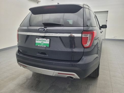 Used 2017 Ford Explorer XLT image 7