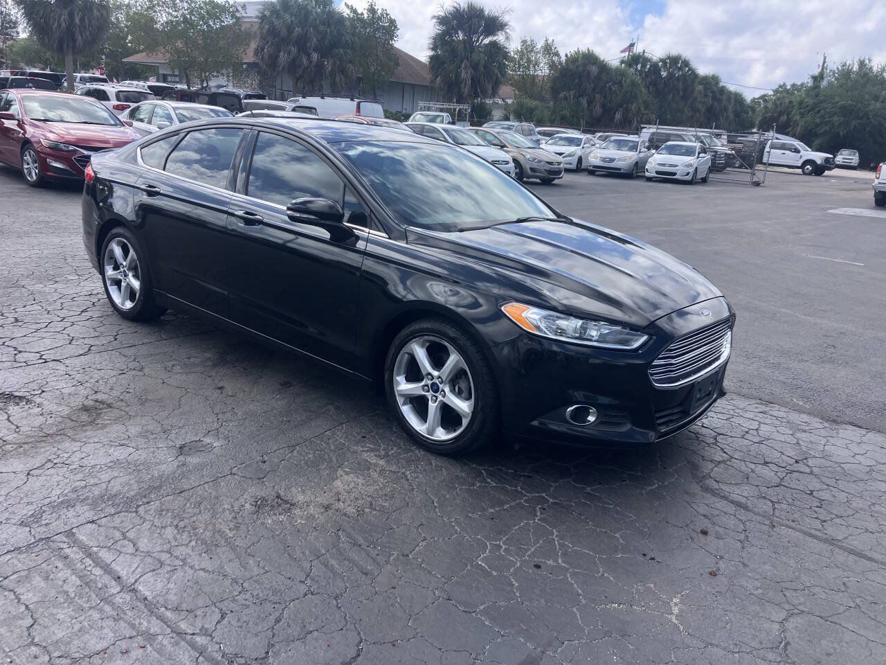 Used 2016 Ford Fusion SE w/ Equipment Group 201A FWD image 10