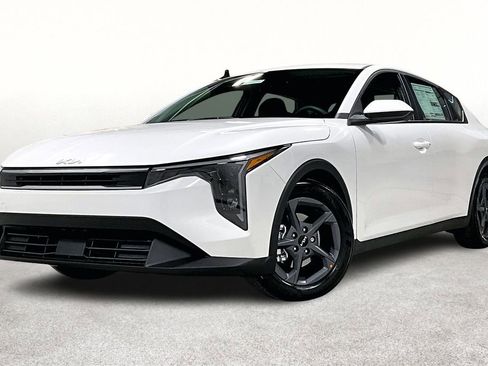 New 2025 Kia K4 LXS image 2