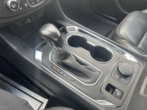 Used 2021 Chevrolet Traverse LT w/ LT Premium Package image 16