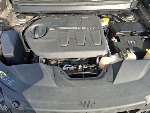 Certified 2021 Jeep Cherokee Latitude Lux w/ Sun & Sound Group image 28