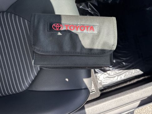 Used 2024 Toyota Camry SE w/ Convenience Package FWD image 34