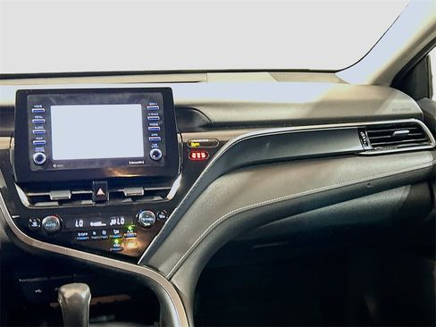 Used 2024 Toyota Camry SE image 19