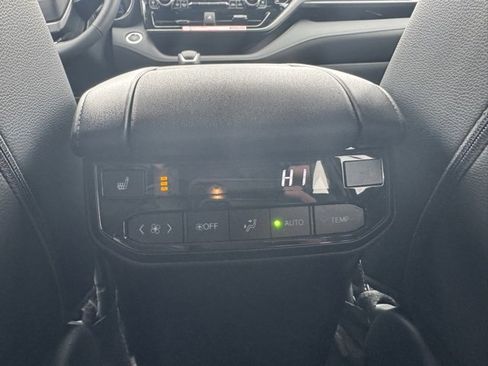 New 2026 Toyota Highlander Platinum image 18