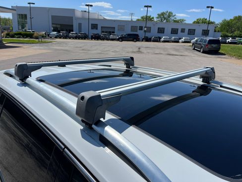 Used 2022 Volkswagen Tiguan SE w/ Panoramic Sunroof Package AWD/4WD image 12