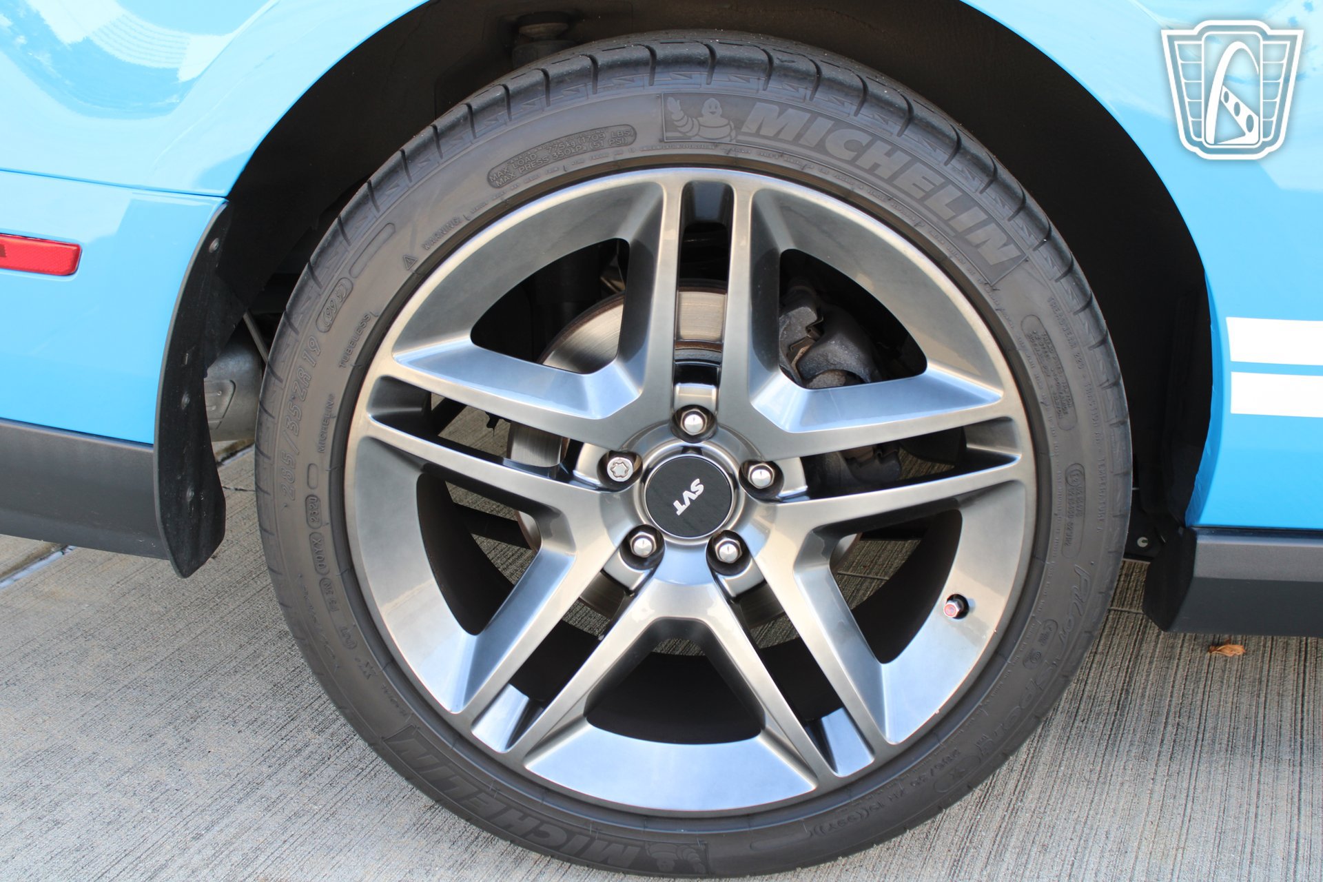 Used 2010 Ford Mustang Shelby GT500 RWD image 9