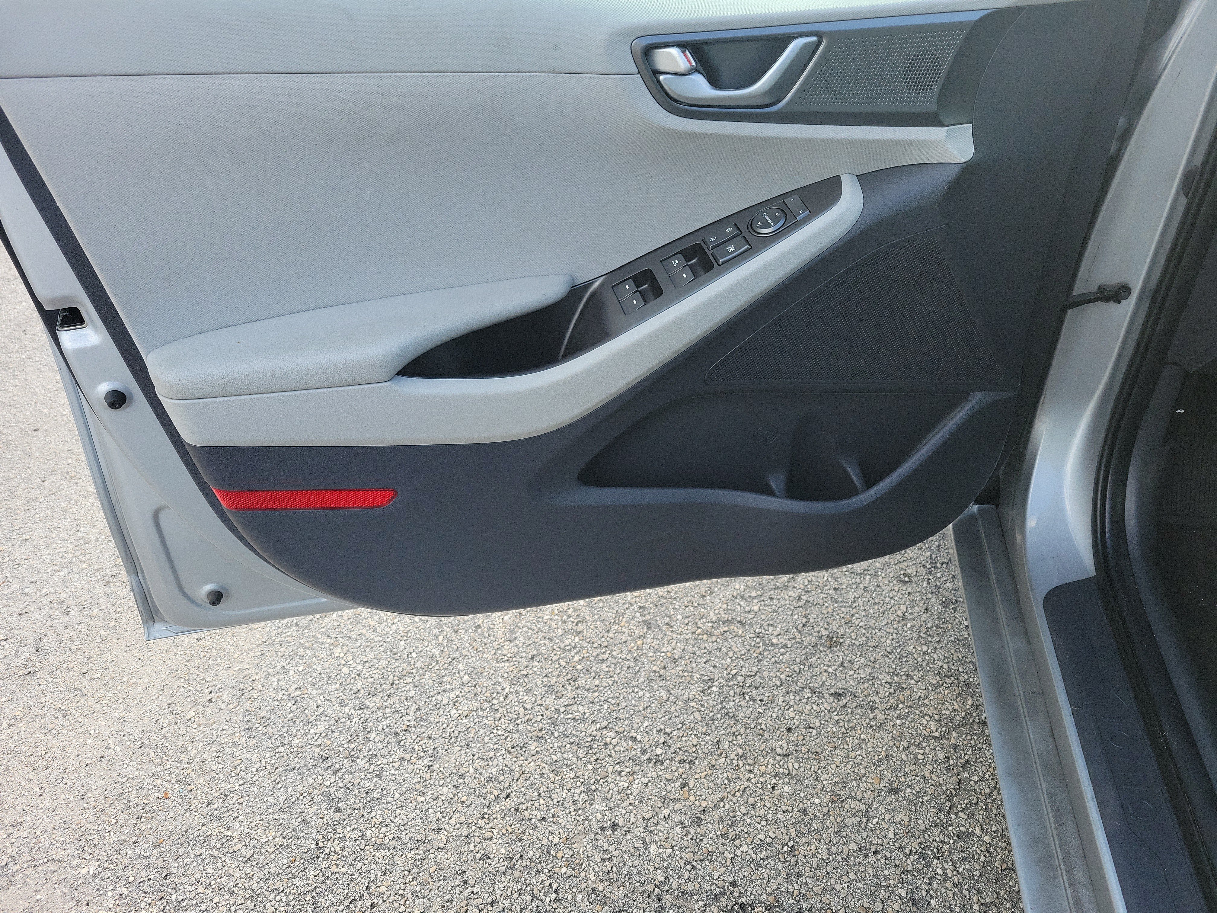 Used 2020 Hyundai Ioniq Blue FWD image 18