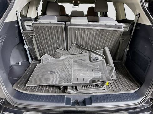 Used 2023 Toyota Highlander LE FWD image 24