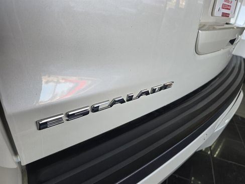 Used 2015 Cadillac Escalade ESV Luxury image 38