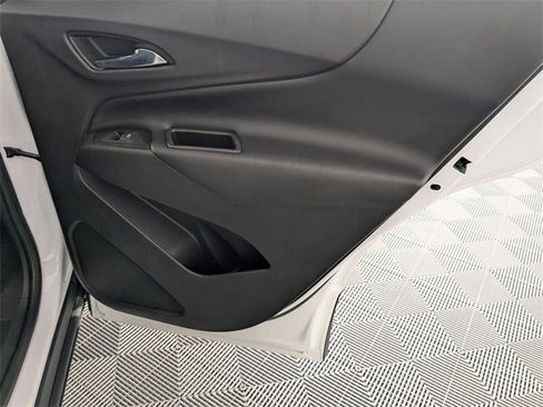 Used 2018 Chevrolet Equinox LT image 31