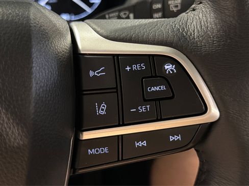 Used 2025 Toyota Sienna XLE AWD/4WD image 23