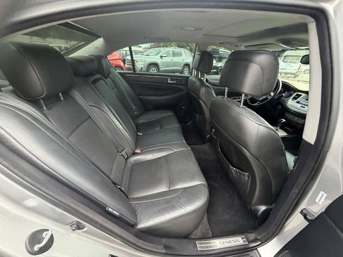 Used 2009 Hyundai Genesis 3.8 w/ Premium Plus Pkg 3 RWD image 10