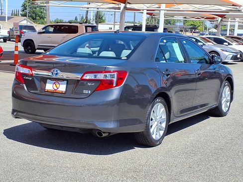 Used 2012 Toyota Camry XLE w/ Leather Pkg FWD image 6