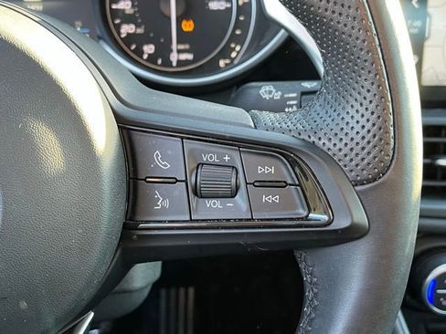 Used 2023 Alfa Romeo Giulia Veloce image 19