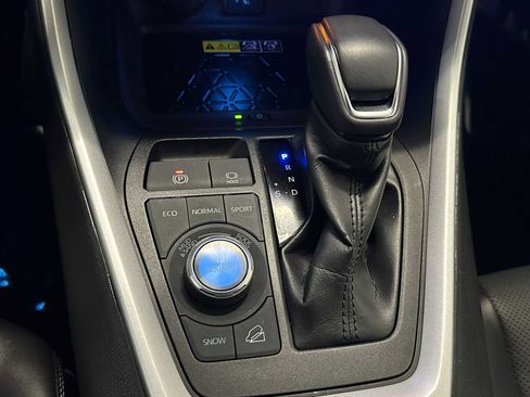 Used 2023 Toyota RAV4 Limited image 16