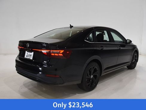 New 2025 Volkswagen Jetta SE image 4