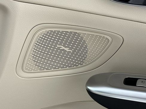 Certified 2025 Mercedes-Benz C 300 Sedan image 21