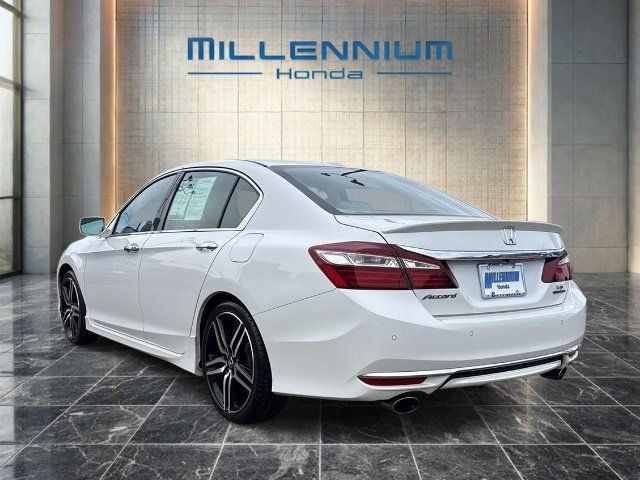 Used 2017 Honda Accord Touring image 3