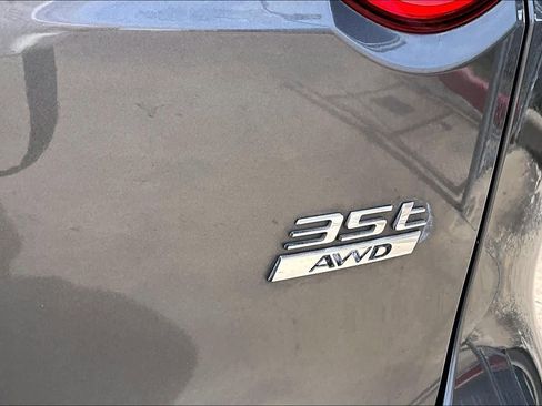 Used 2017 Jaguar F-PACE Premium image 10