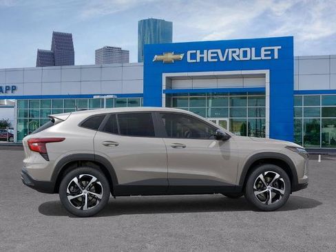 New 2026 Chevrolet Trax RS w/ Sunroof Package FWD image 5