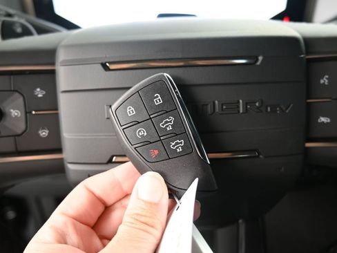 New 2025 GMC Hummer EV 2X image 35