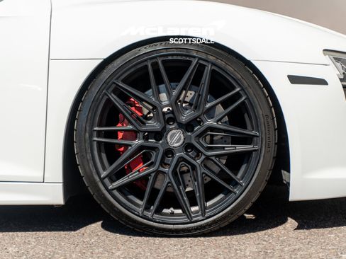 Used 2018 Audi R8 V10 w/ Premium Package image 34