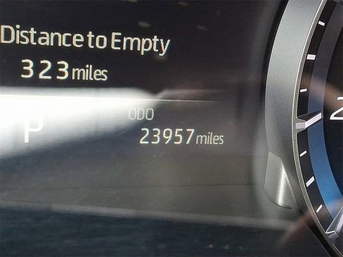 Used 2023 Toyota Highlander XLE image 11