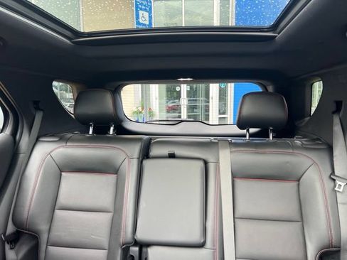 Used 2023 Chevrolet Equinox RS w/ RS Leather Package AWD/4WD image 17