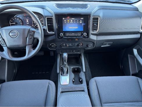 Used 2022 Nissan Frontier SV image 10