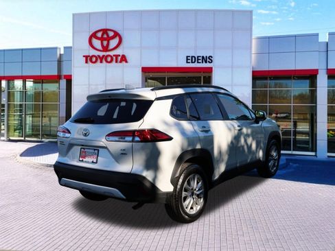 Used 2023 Toyota Corolla Cross LE AWD/4WD image 3