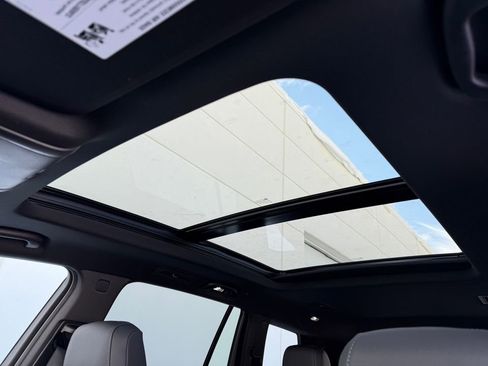 New 2025 Cadillac XT6 Luxury image 7