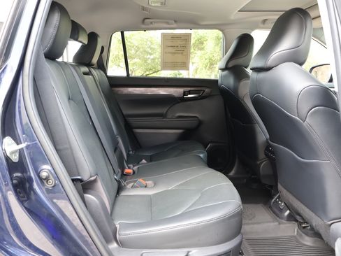 Used 2020 Toyota Highlander Limited FWD image 24