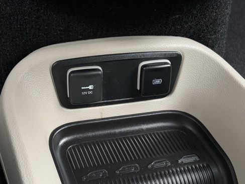 Used 2020 Chrysler Pacifica Limited image 23