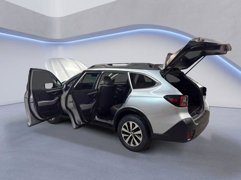 Used 2022 Subaru Outback Premium image 10