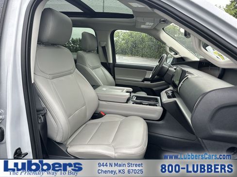 Used 2025 Ford Expedition Active AWD/4WD image 25