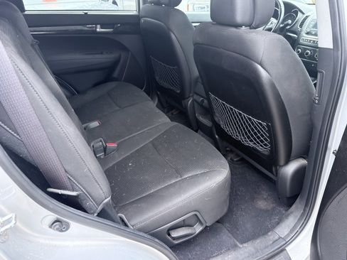 Used 2014 Kia Sorento LX image 6