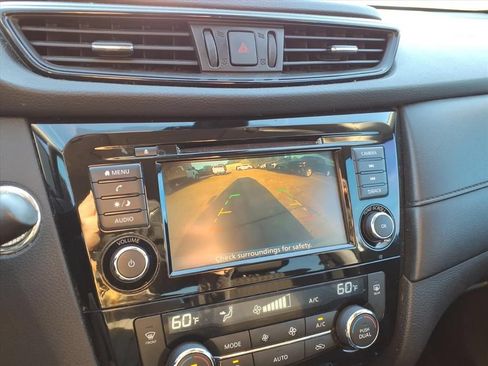 Used 2020 Nissan Rogue SV FWD image 15
