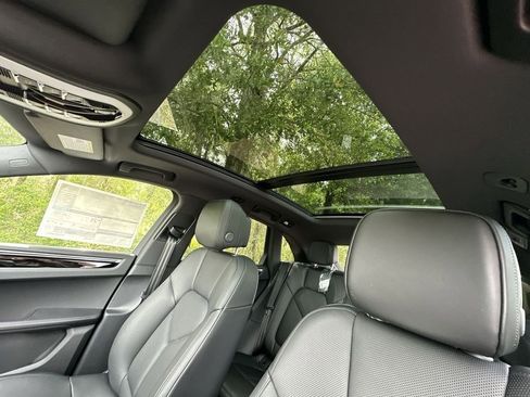 Certified 2025 Porsche Macan AWD/4WD image 17