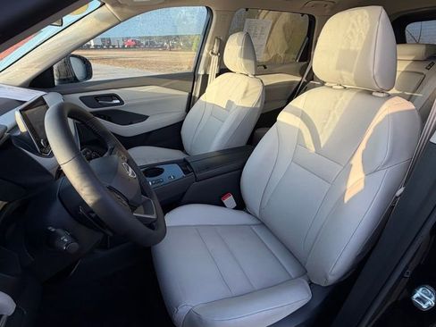 Certified 2026 Nissan Rogue SV w/ SV Premium Package image 12