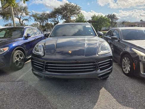 Used 2022 Porsche Cayenne image 2
