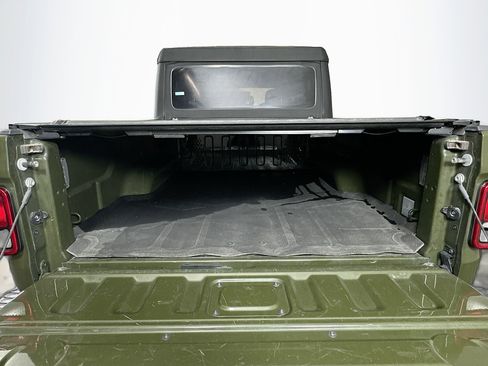 Used 2022 Jeep Gladiator Rubicon w/ Cold Weather Group image 28