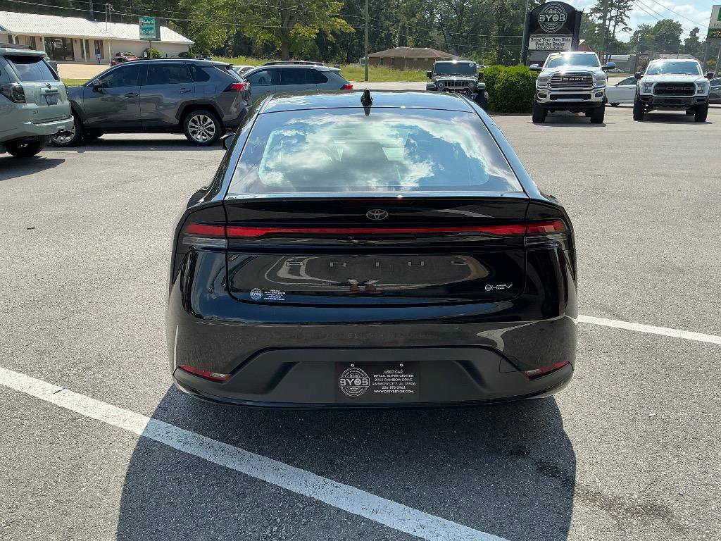 Used 2023 Toyota Prius LE FWD image 5