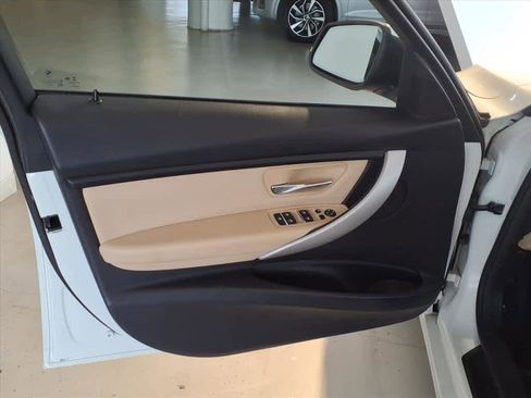 Used 2018 BMW 320i xDrive Sedan w/ Convenience Package image 10