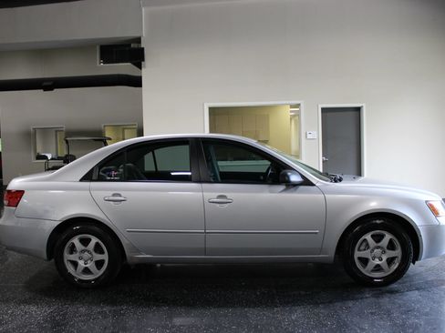 Used 2006 Hyundai Sonata V6 FWD image 2