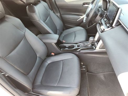 Certified 2022 Toyota Corolla Cross XLE w/ Convenience Package image 10