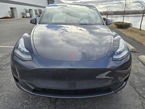 Used 2021 Tesla Model Y Long Range image 13