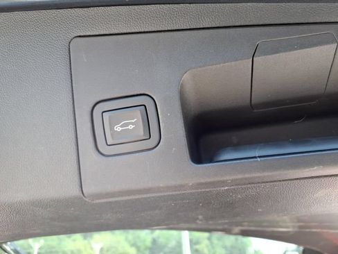 Used 2019 Cadillac XT5 FWD image 24
