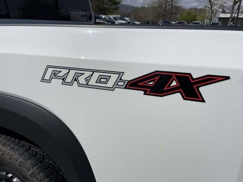 Used 2025 Nissan Frontier PRO-4X w/ Pro Convenience Package AWD/4WD image 10