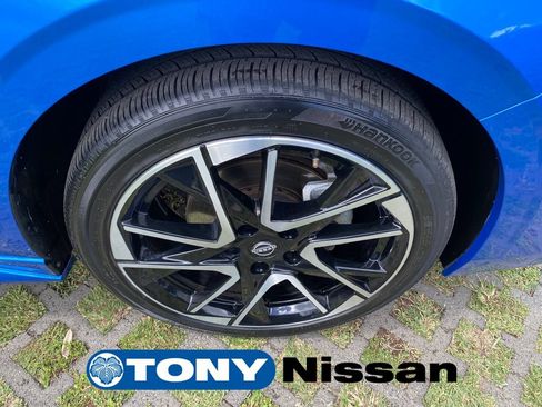 Used 2024 Nissan Sentra SR w/ SR Premium Package FWD image 9