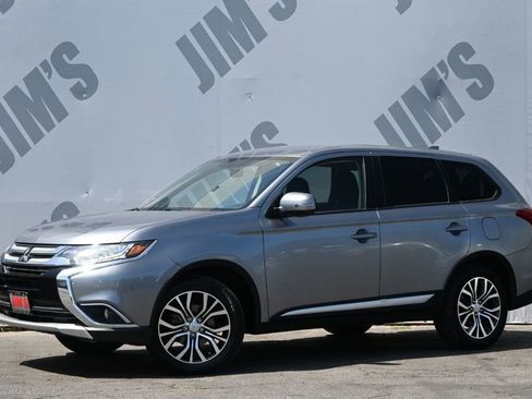 Used 2017 Mitsubishi Outlander SE FWD image 1